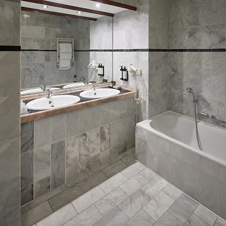 Der Valk Hotel 4*