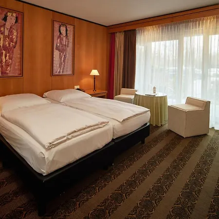 Der Valk Hotel 4*